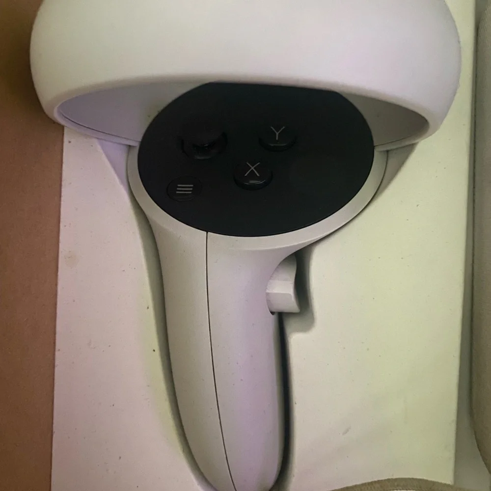 Oculus quest 2, VR Headset with Adjustable Strap - Black and White